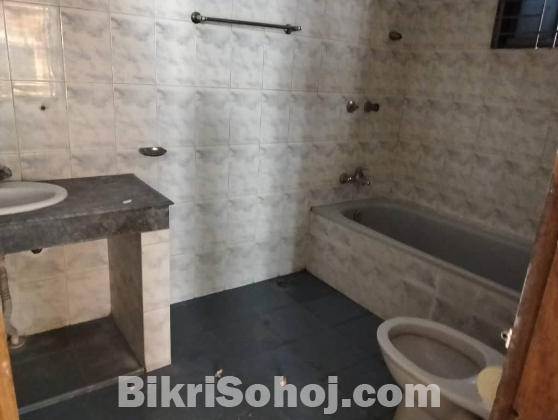 South-Facing 4-Bed Flat/ 5 Baths&4Balconies Near MRT